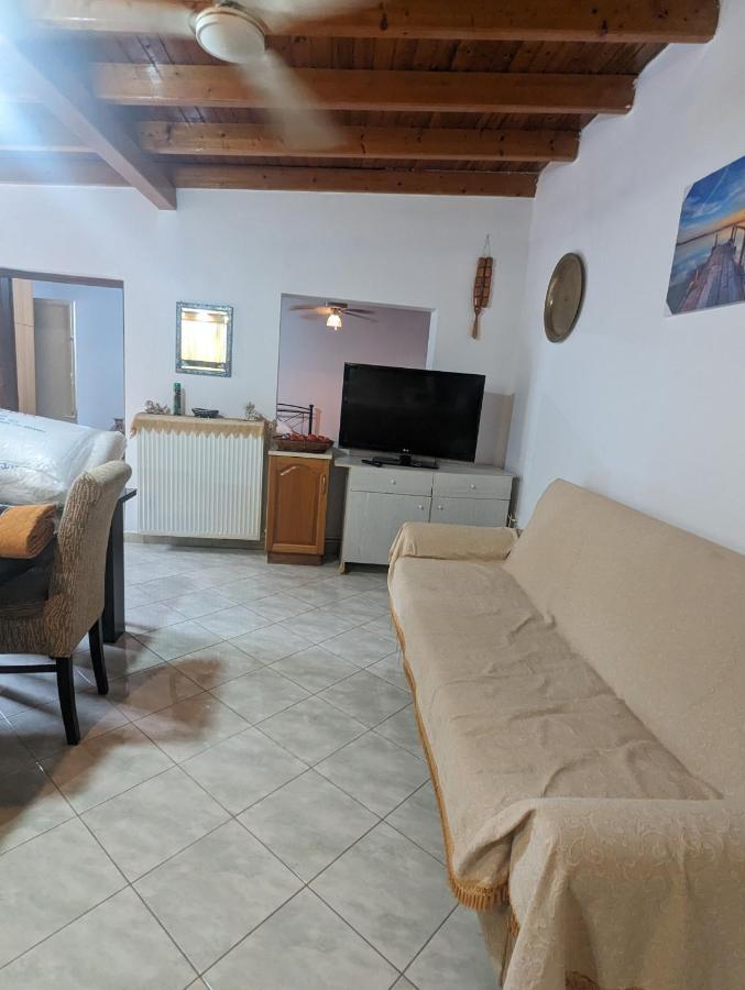 Λευτέρης Villa Isthmia Exteriör bild