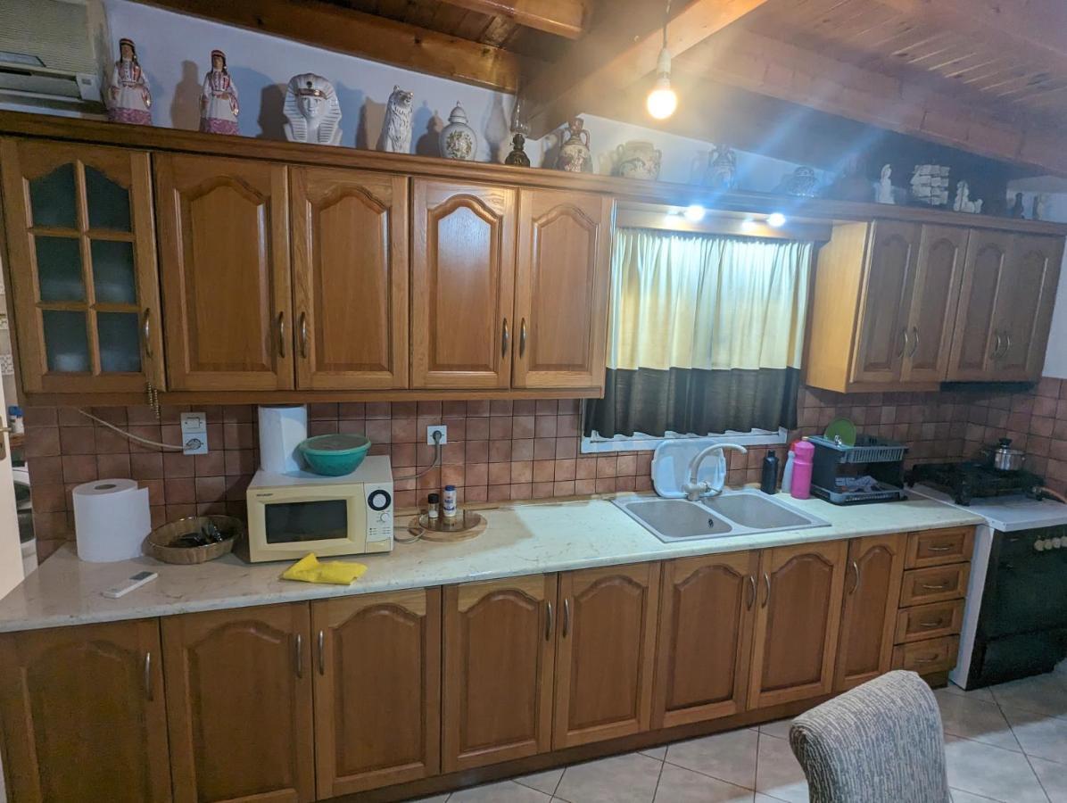 Λευτέρης Villa Isthmia Exteriör bild
